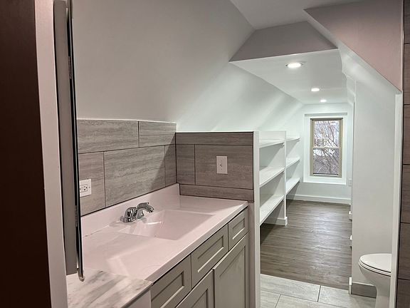 2nd image of 1927 Scott Blvd Unit 1