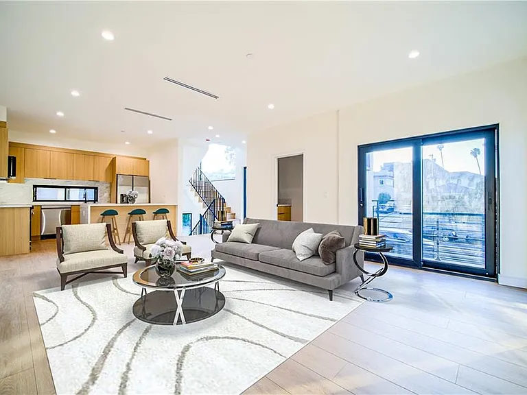 616 N Mariposa Ave — Photo 16