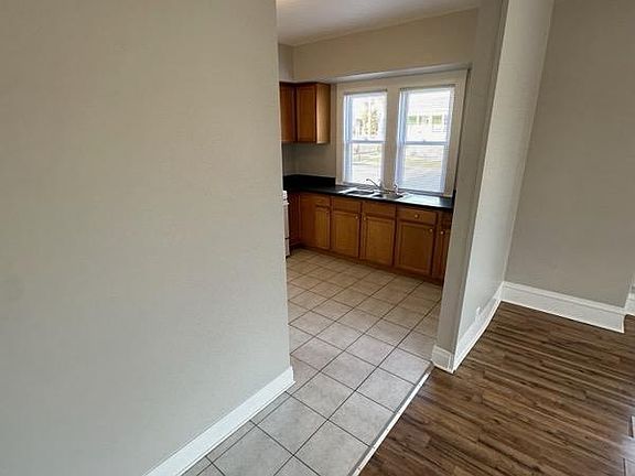 3rd image of 6504 Sheridan Rd APT 1