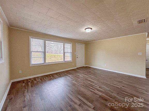 3rd image of 3002 Denwood Dr