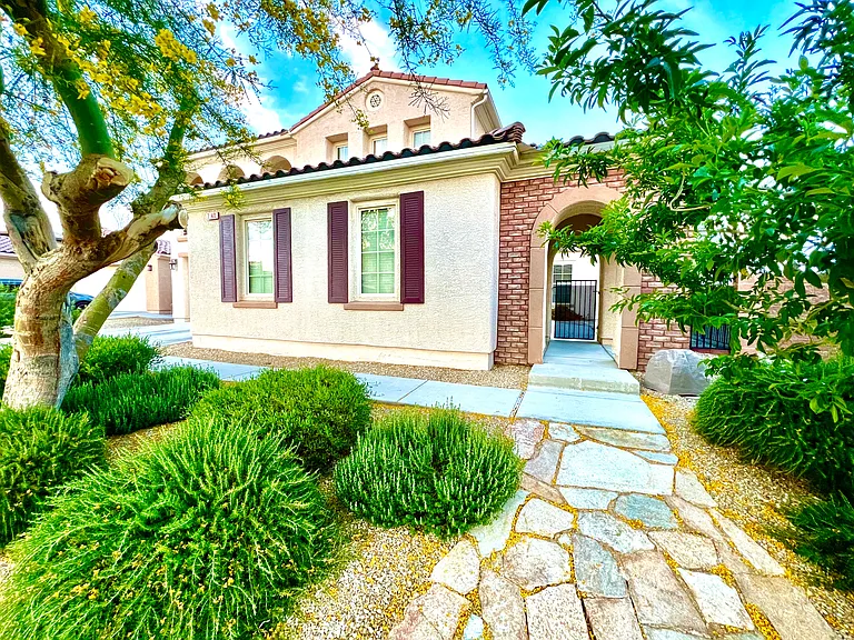 7140 Charter Crest St — Photo 4