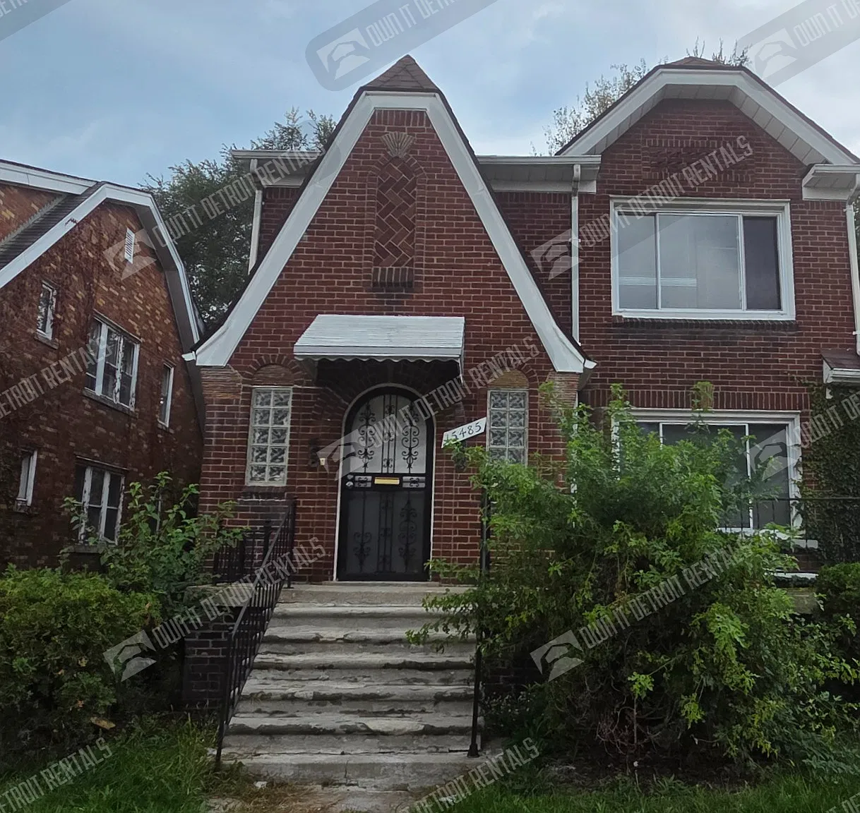 Multi Family 2 Bedroom 1 Bathroom — Photo 1