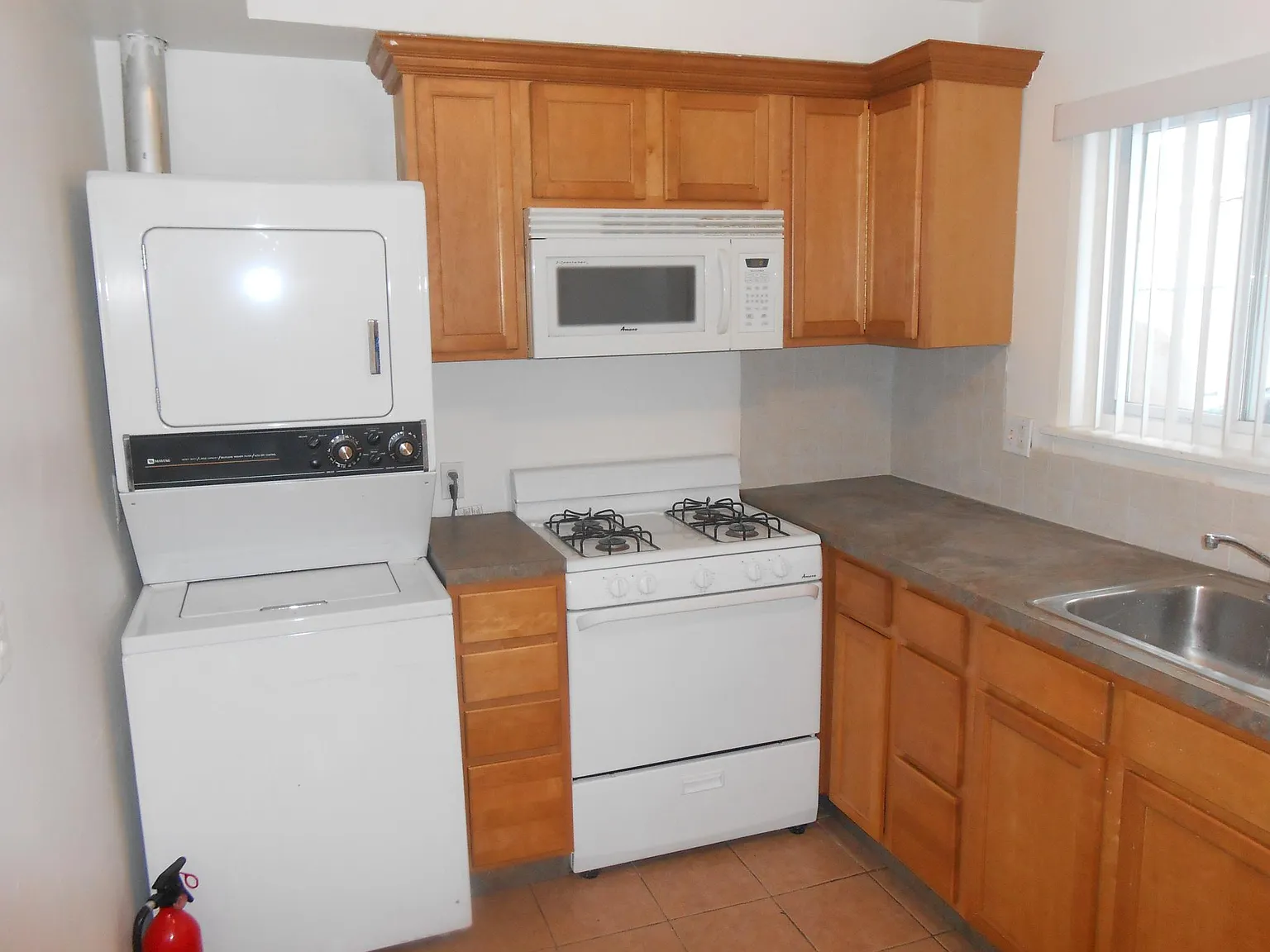 302 Curry Ave — Photo 4