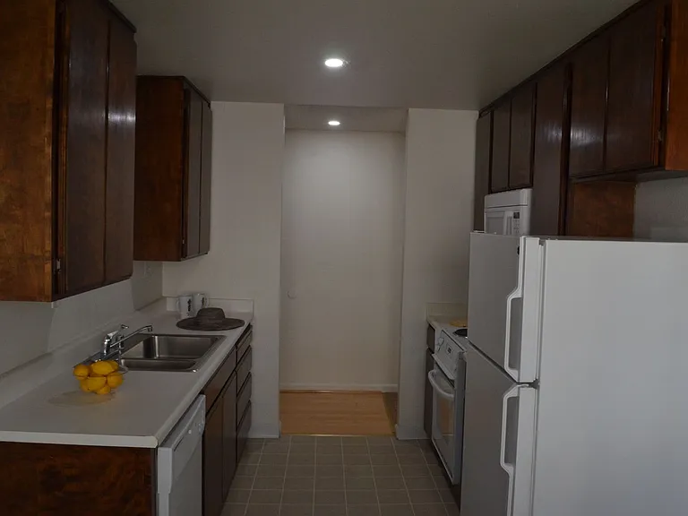 Sandlewood Apartments — Photo 13