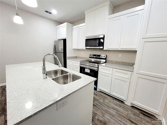 3rd image of 1308 Vani Dr APT 2