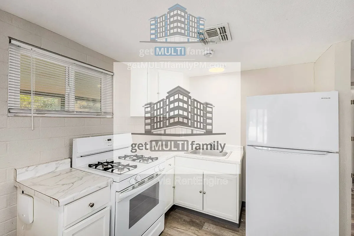 Building Photo - 1402 W Mercer Ln #2