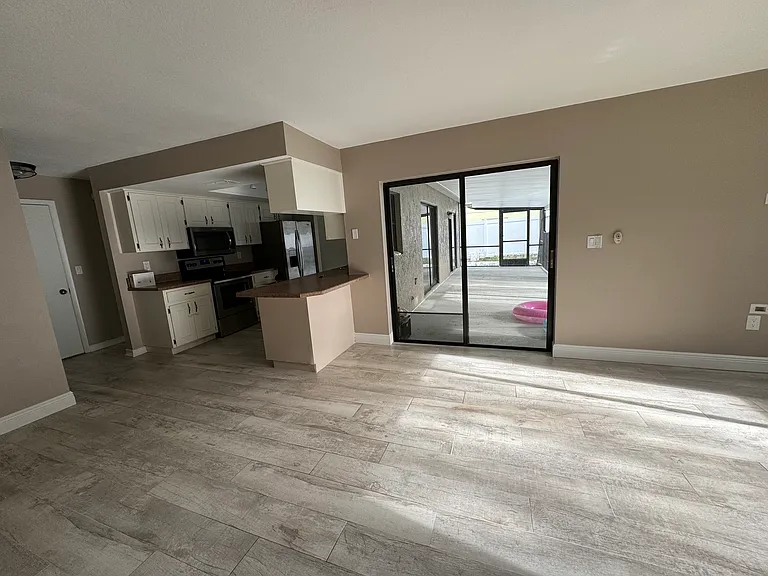 270 Arbor Dr W — Photo 8