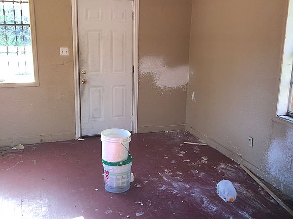 4th image of 928 Olympic St