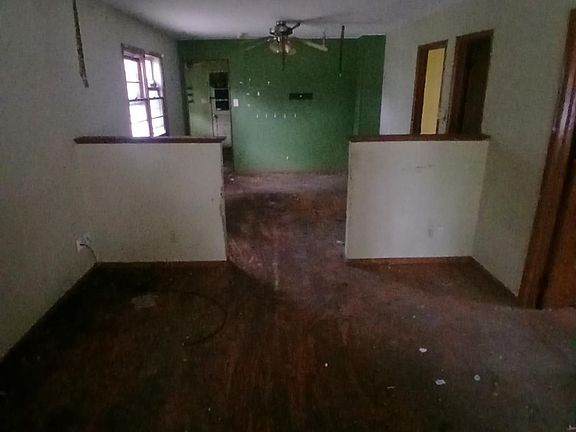 3rd image of 1010 SE Locust St