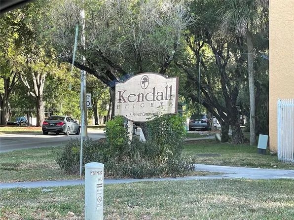 13700 SW 62nd St APT 201, Miami, FL 33183
