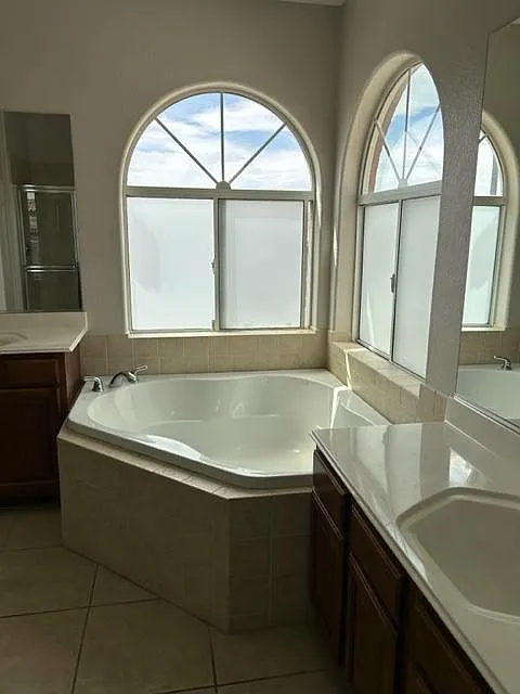 4 bed, 2116 sqft, $2,795 — Photo 4