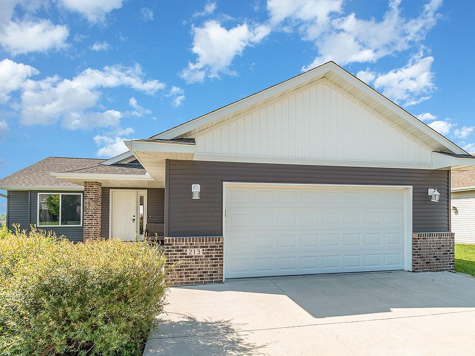 1st image of 213 Oak Dr