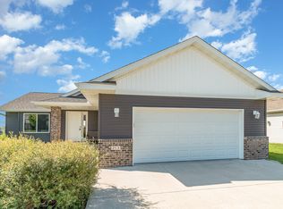 213 Oak Dr, Eagle Lake, MN 56024