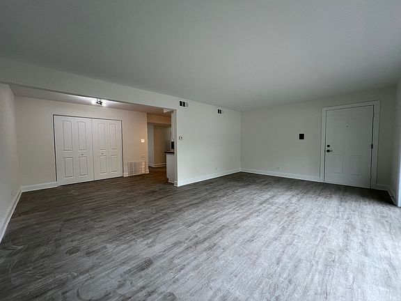 4th image of 510 N Roberts Dr APT 1C
