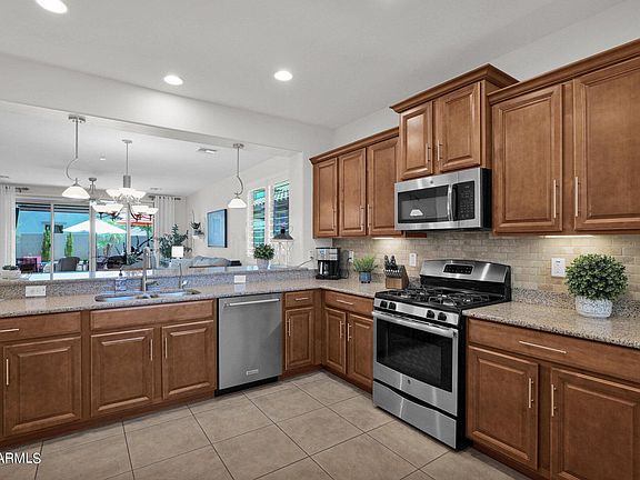 4th image of 4411 S Washington St #1