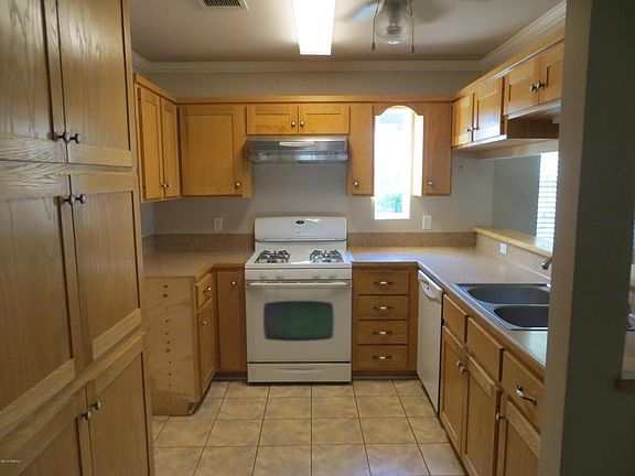 5th image of 206 Woodoak Cir