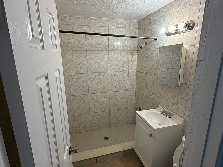 2219 E Annie St — Photo 4