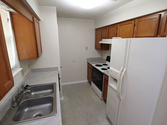 5th image of 416 Oak Knoll Ln