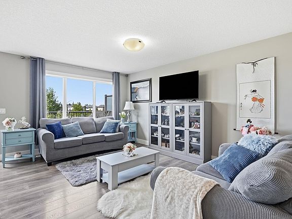 5th image of 944 Morris Way
