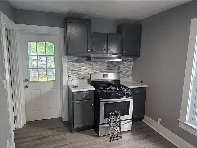 707 W Cleveland Ave — Photo 3