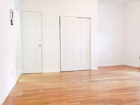 Rented by LIVING QUARTERS NY INC | media 7