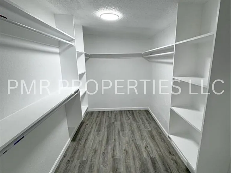 1804 NW Kingsbury Ave — Photo 5