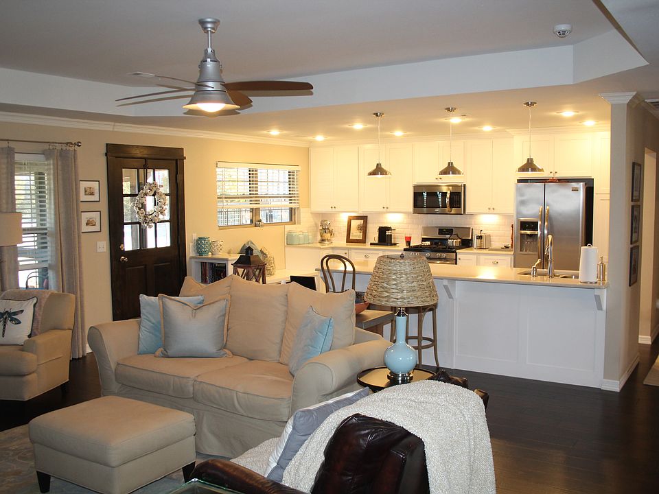 Open Kitchen/Living Rm