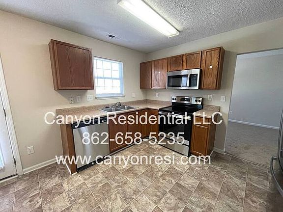 3rd image of 223 Julian Pond Ln