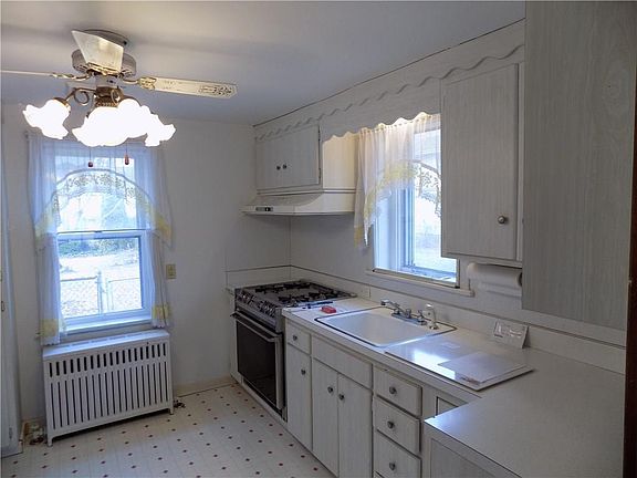 3rd image of 3412 Chapin St