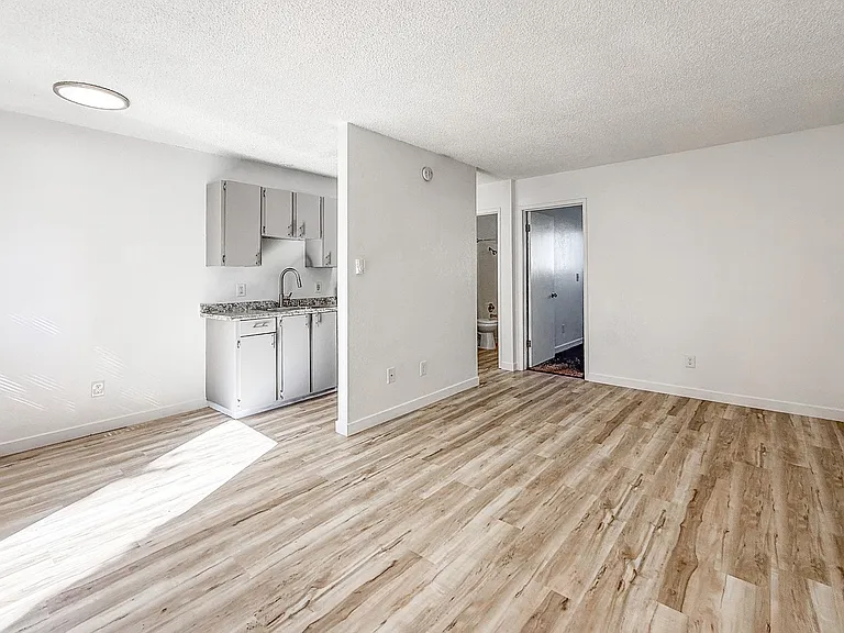 Tahoma Park Apartments — Photo 7