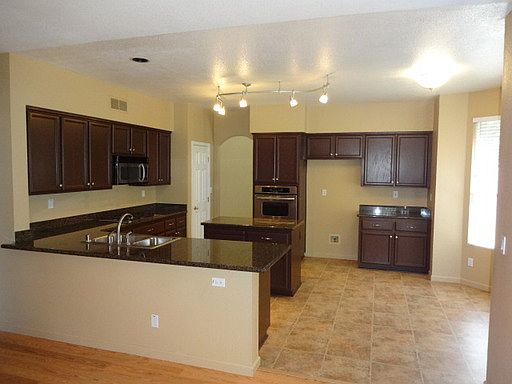 5th image of 5918 Pebble Creek Dr