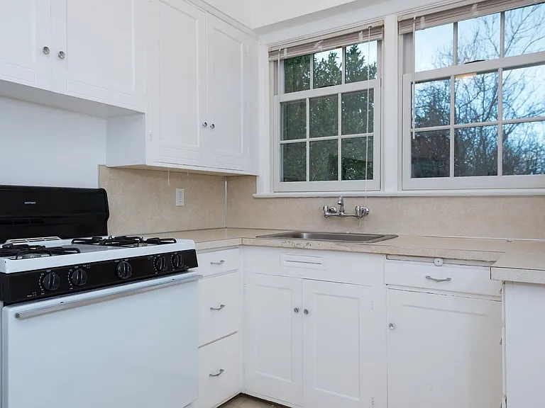 Sandycrest Terrace Apartments — Photo 18