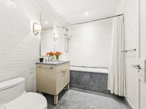 4th image of 150 Charles St #2D