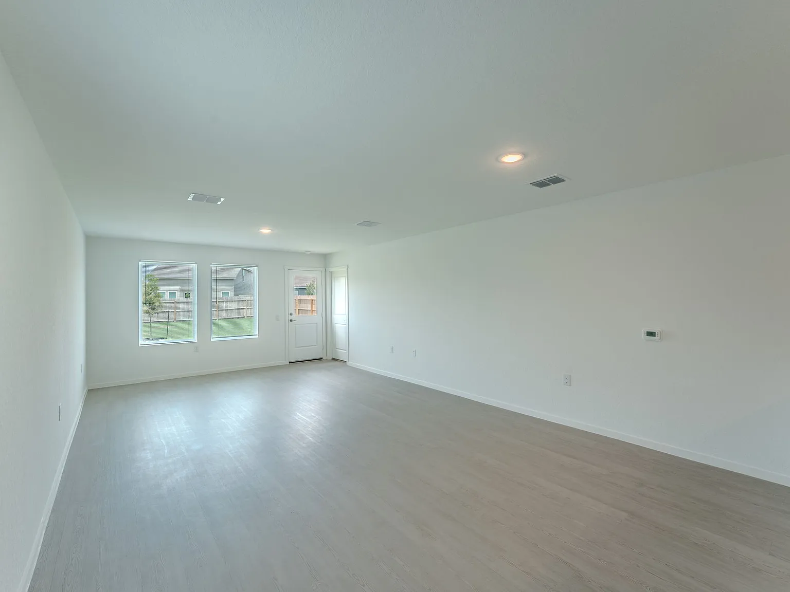 3 bed, 1402 sqft, $1,730 — Photo 3