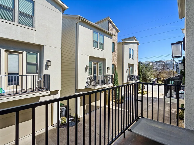 1720 Live Oak St — Photo 28
