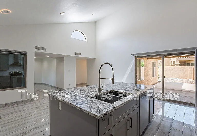 9128 E Gelding Dr — Photo 12