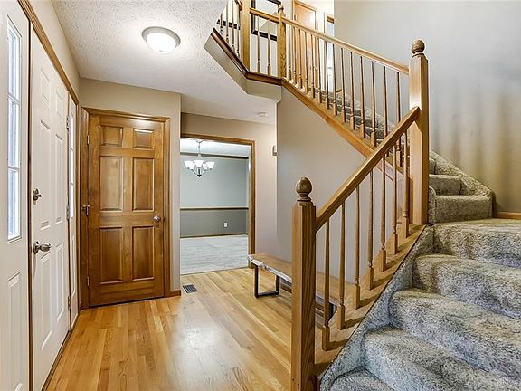 5th image of 7037 Lookout Ct