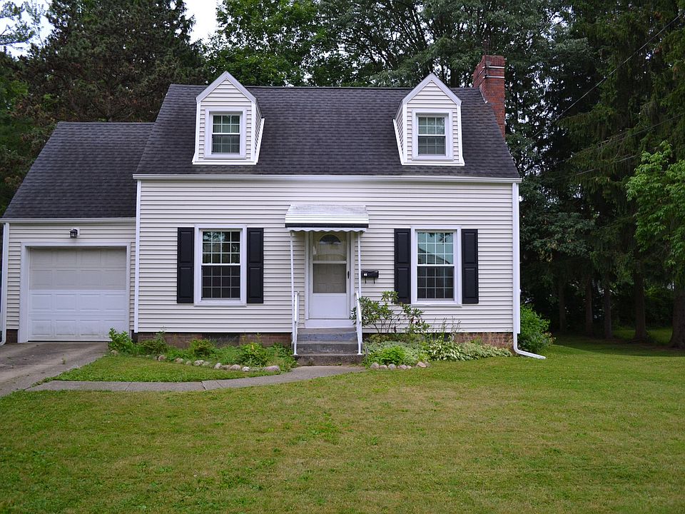 1st image of 65 McArthur Dr