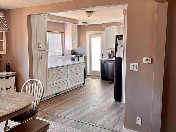 5th image of 303 W Wyandotte Ave