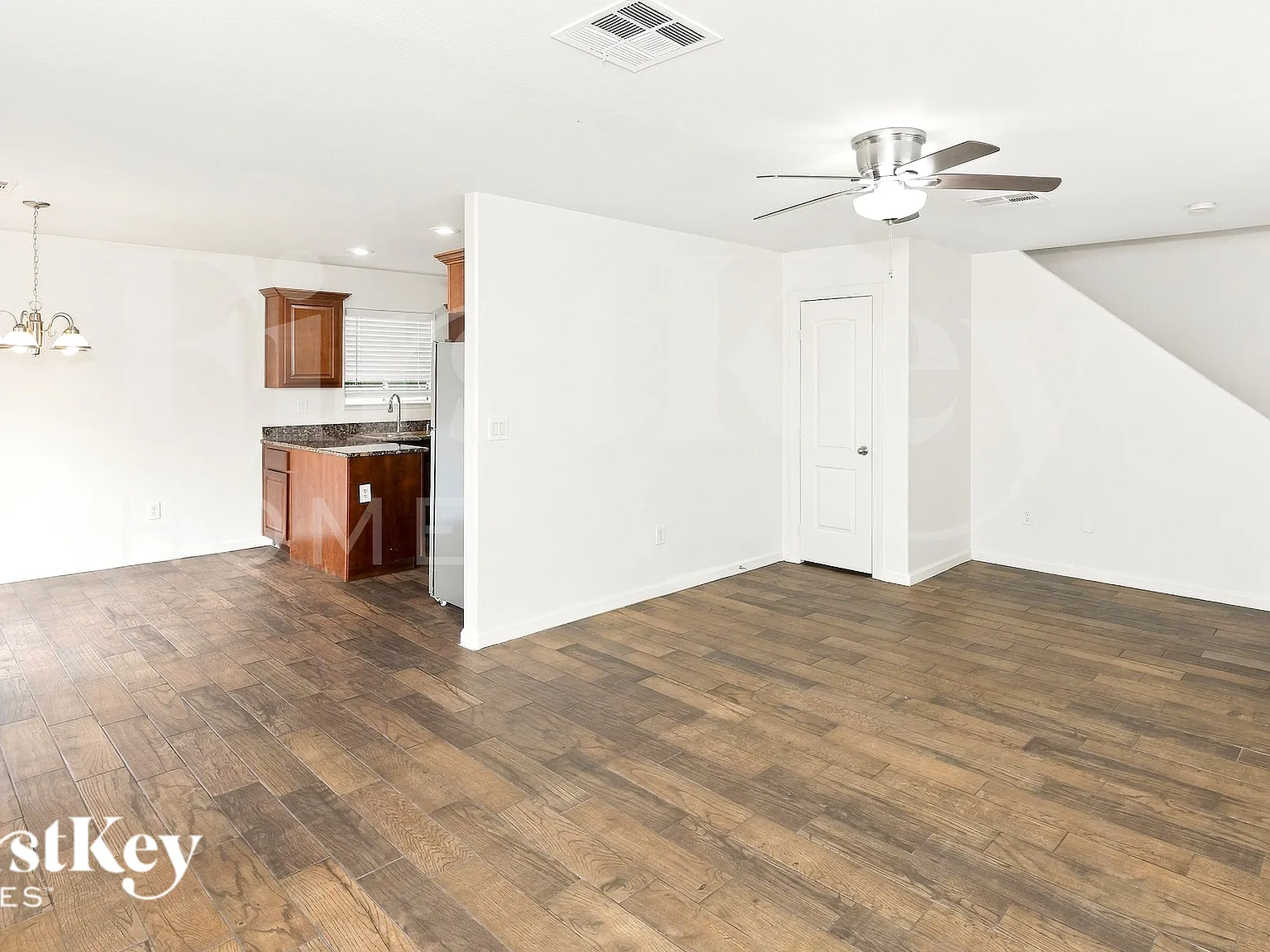 3 bed, 2.5 bath, 1635 sqft, $1,770 — Photo 4