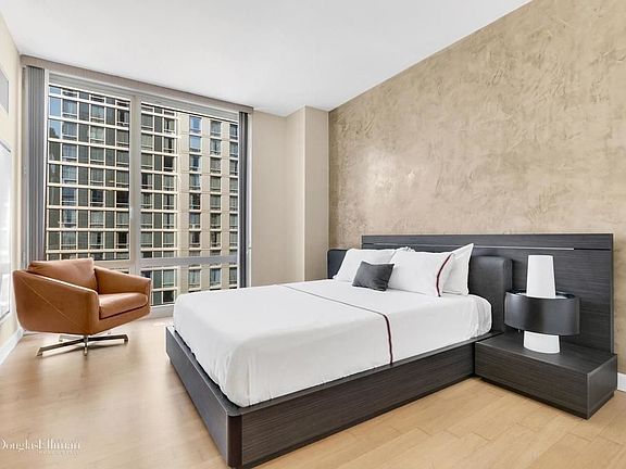 5th image of 247 W 46th St APT 1603