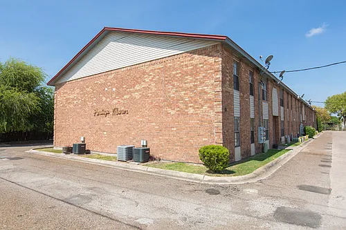 106 S Bryan Rd Photo 1