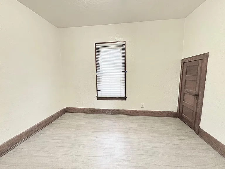 452 E Park St — Photo 7