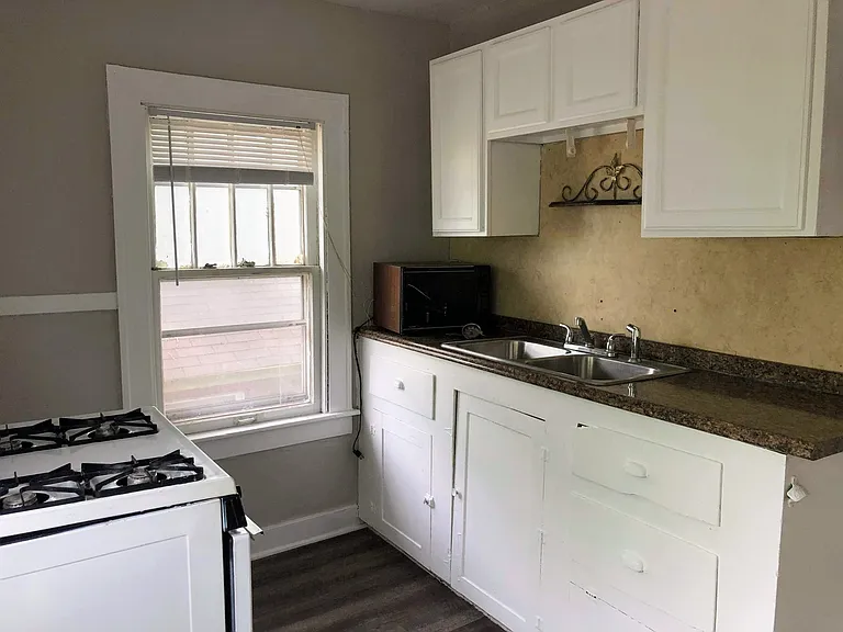 349 Corinne SW — Photo 6