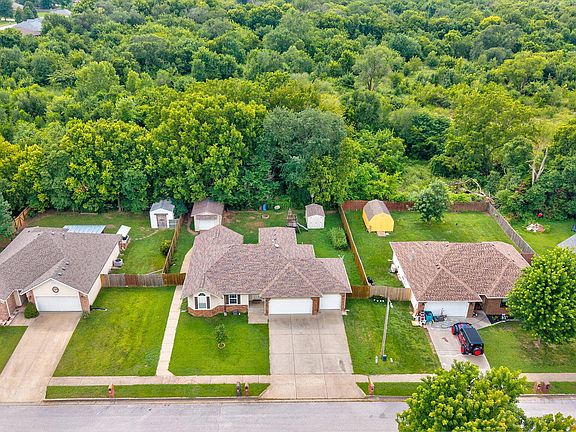 4th image of 419 N Butternut Avenue
