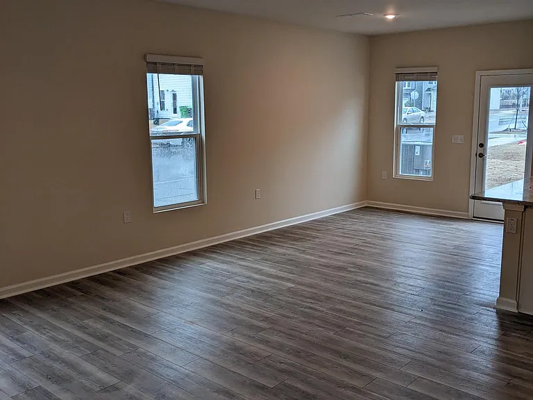 877 McKenzie Park Ter — Photo 5