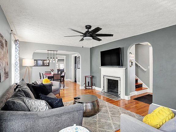 3rd image of 5860 Indianola Ave