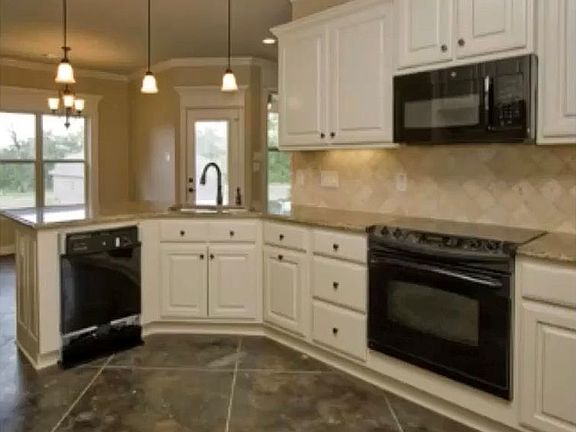 4th image of 2105 Tapped Maple Dr