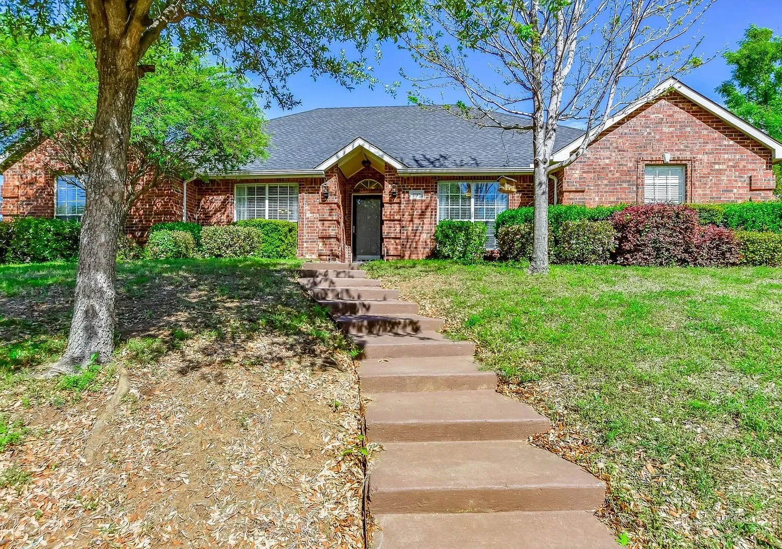 Beautiful 1 Story Corner Lot home! — Photo 1