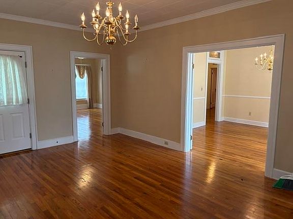 3rd image of 403 E Park Ave